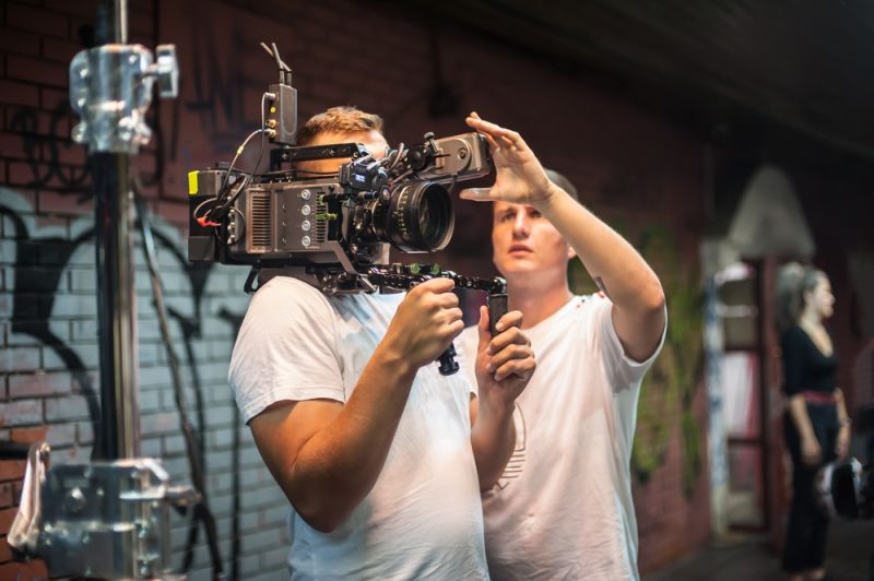 operarios de cámara en estudio